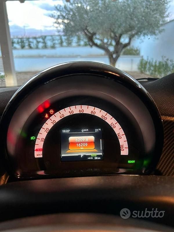 Usata Smart ForTwo Coupé 2021 Verde Utilitaria