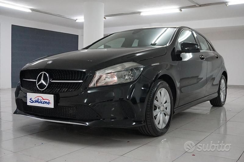 Nero Usata 2017 Mercedes A160 Tre volumi | 13.900 € (Buon prezzo) - Immagine 1/4