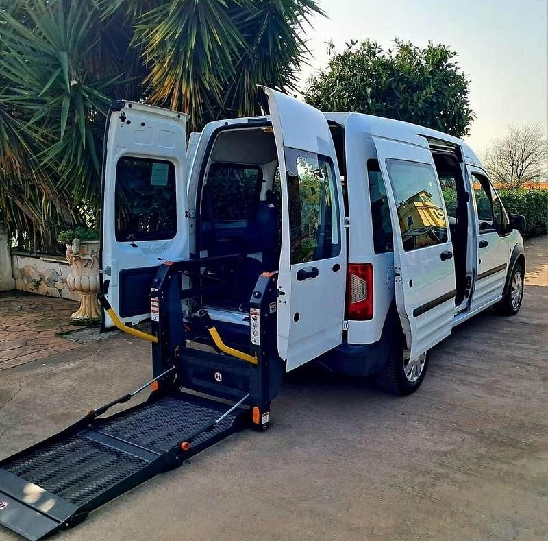 Usata Ford Tourneo Connect 110 CV (80 kW) 2011 Bianco Monovolume