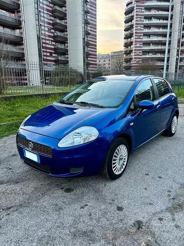 Usata Fiat Grande Punto Active 77 CV (56 kW) 2008 Blu Utilitaria