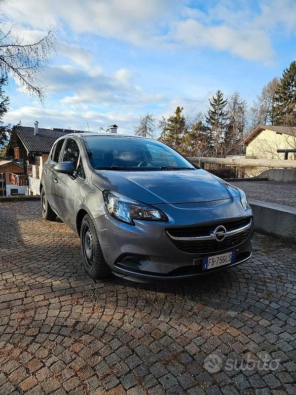 Grigio Usata 2015 Opel Corsa Tre volumi | 2000 € (Super prezzo) - Immagine 1/4