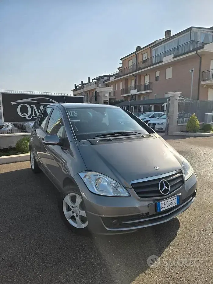 Usata Mercedes A180 109 CV (80 kW) 2011 Grigio Utilitaria