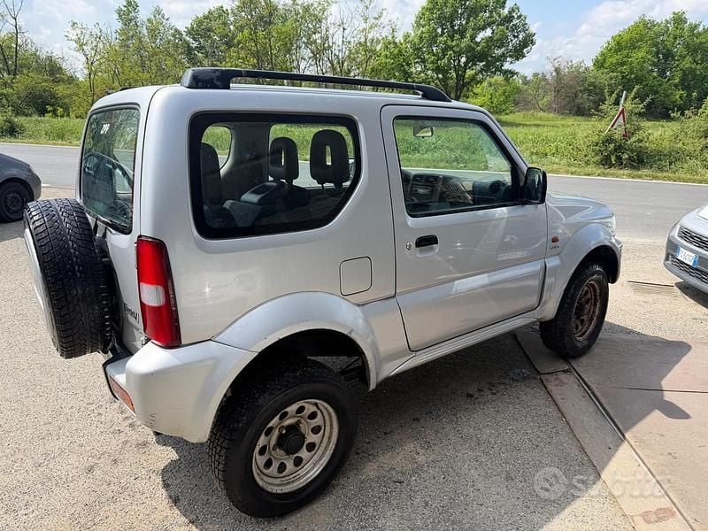 Usata Suzuki Jimny 65 CV (47 kW) 2004 Grigio SUV
