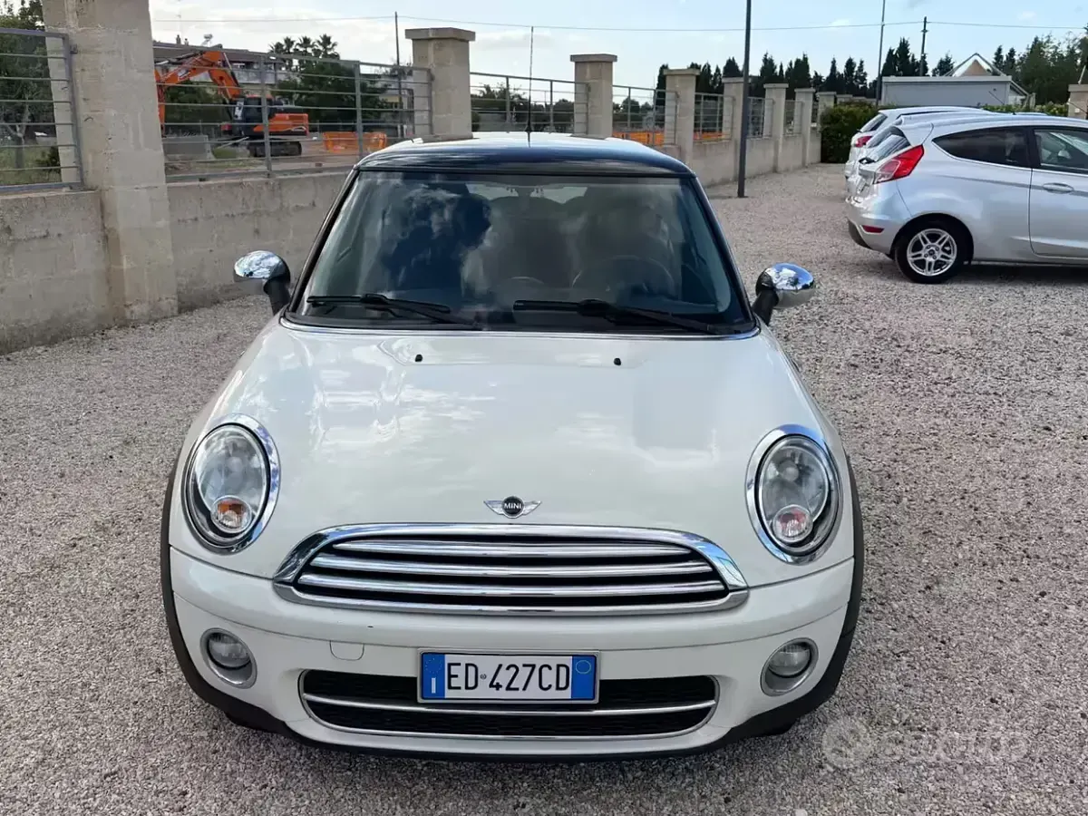 Usata Mini Cooper D 109 CV (80 kW) 2010 Beige Utilitaria