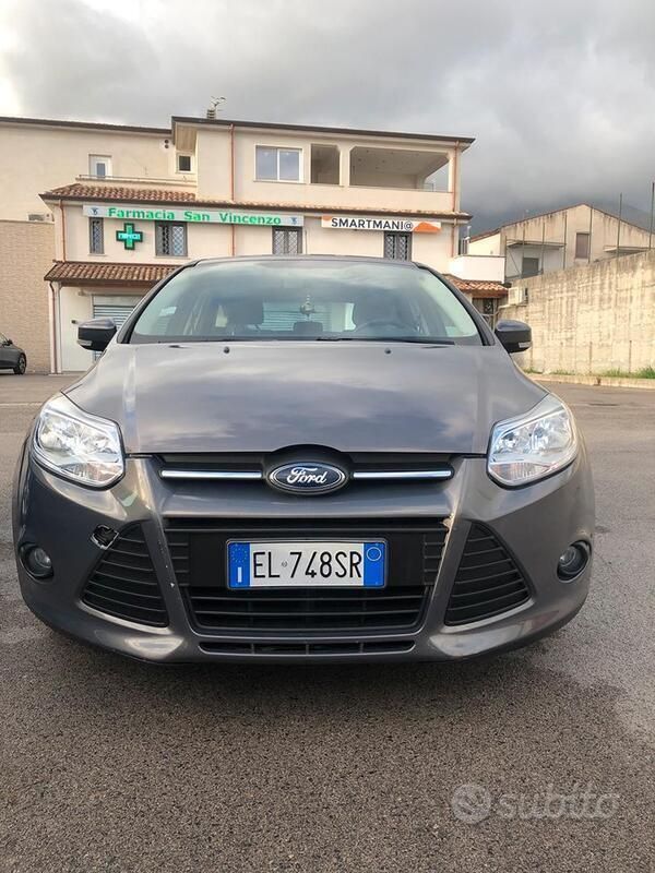 Usata Ford Focus 95 CV (69 kW) 2012 Grigio Berlina