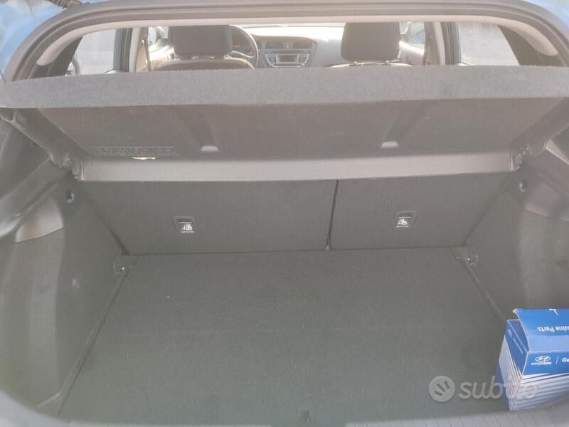 Usata Hyundai i20 84 CV (61 kW) 2015 Blu Berlina