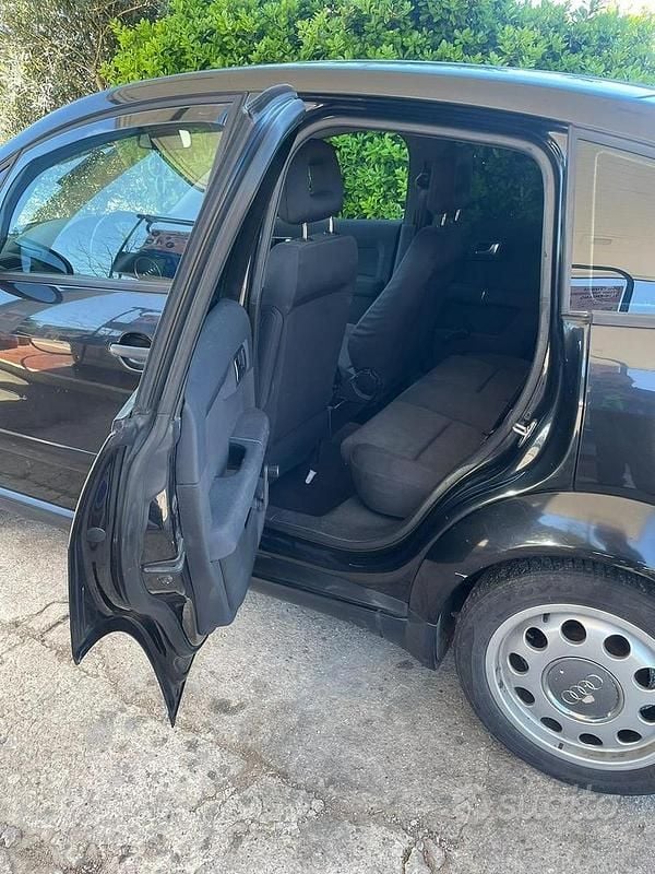 Usata Audi A2 75 CV (55 kW) 2002 Nero Utilitaria