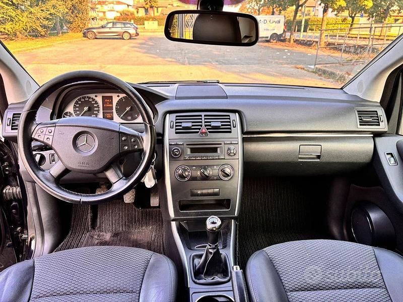 Usata Mercedes B200 Premium 140 CV (102 kW) 2011 Nero Monovolume