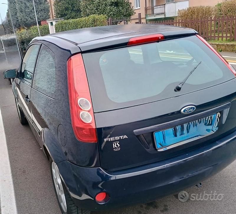 Usata Ford Fiesta 58 CV (42 kW) 2007 Blu Utilitaria