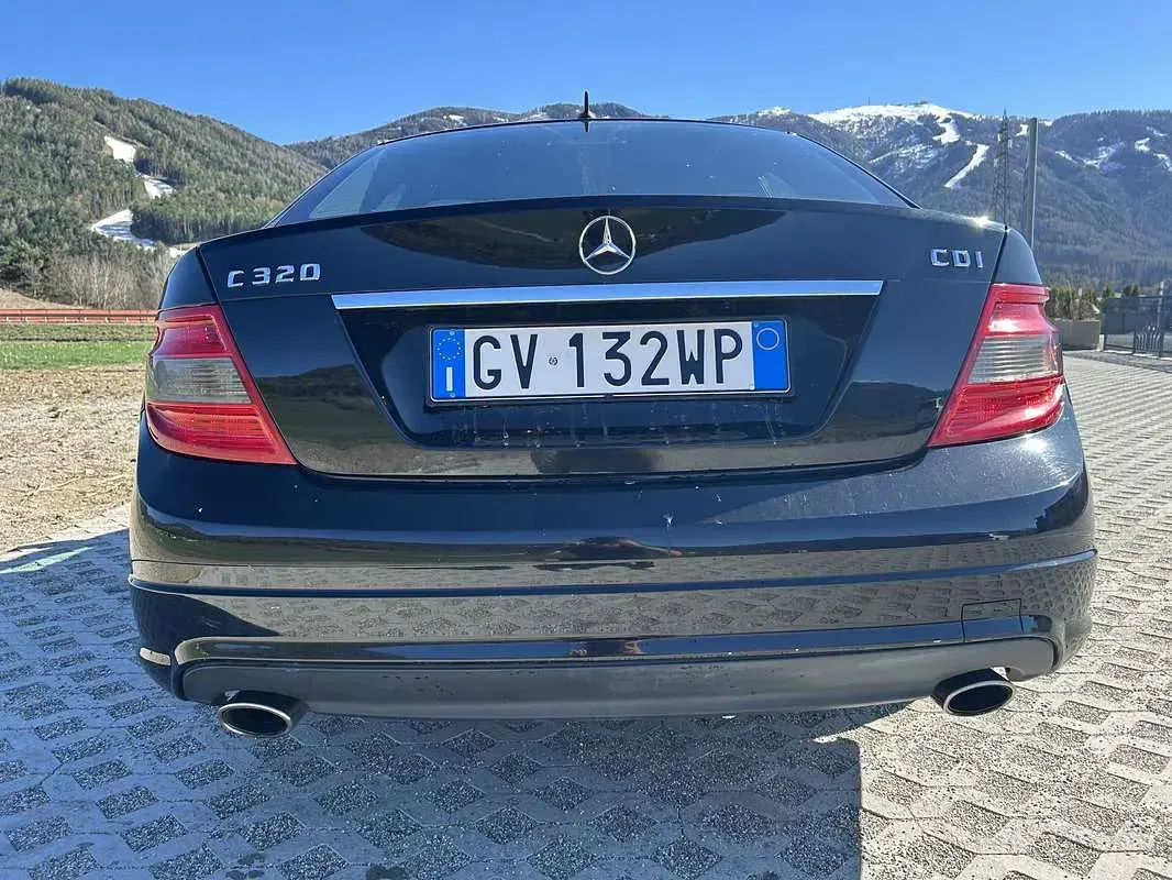 Usata Mercedes C320 Avantgarde 224 CV (164 kW) 2007 Nero Berlina