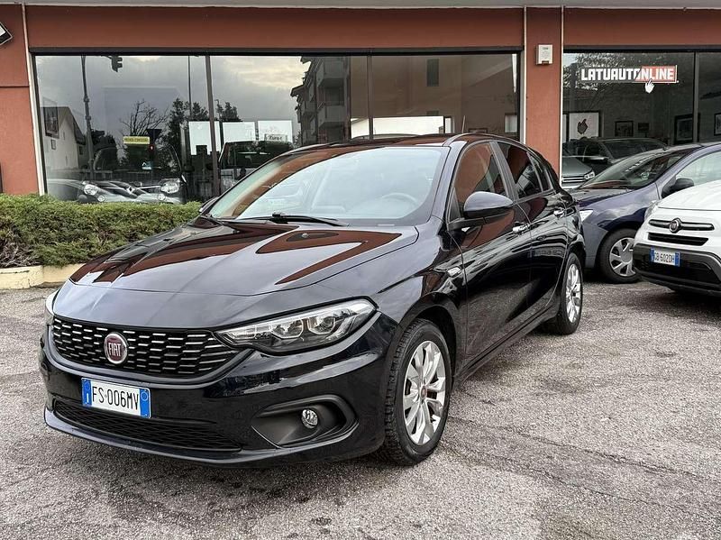 Nero Usata 2018 Fiat Tipo Lounge Tre volumi | 9290 € (Buon prezzo) - Immagine 1/4