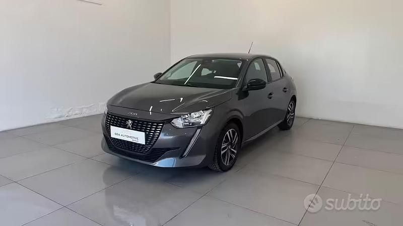 Usata Peugeot 208 Allure 101 CV (74 kW) 2023 Grigio Utilitaria