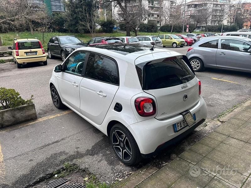 Usata Smart ForFour Proxy 70 CV (51 kW) 2015 Bianco Utilitaria