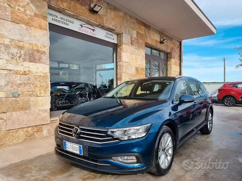 Usata VW Passat Business 150 CV (110 kW) 2022 Blu Station wagon