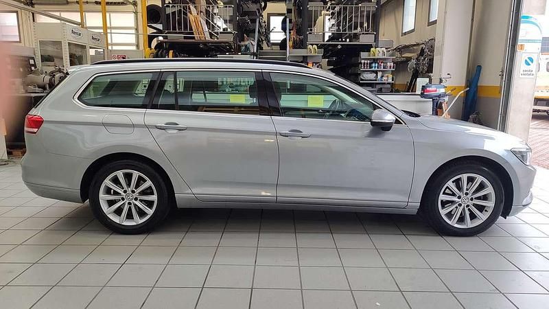 Usata VW Passat Executive 150 CV (110 kW) 2018 Argento Station wagon