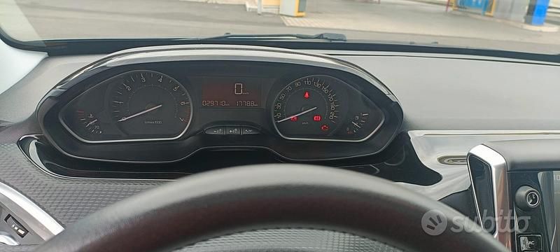 Usata Peugeot 2008 Allure 82 CV (60 kW) 2018 Verde SUV