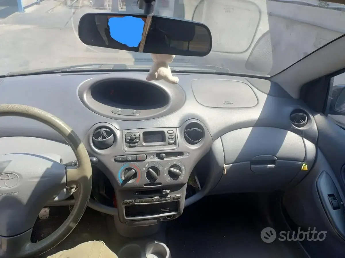 Usata Toyota Yaris 68 CV (50 kW) 2001 Bluazzurro Berlina