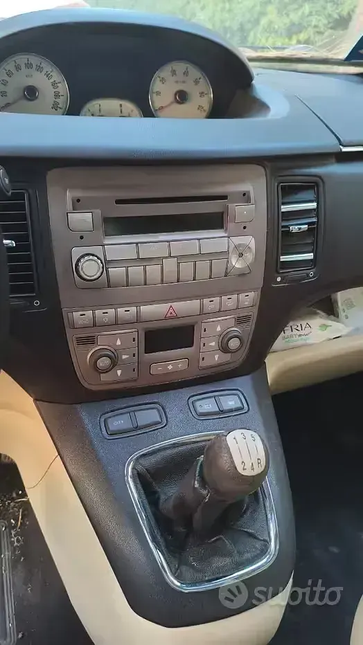 Usata Lancia Musa 101 CV (74 kW) 2006 Marrone Monovolume