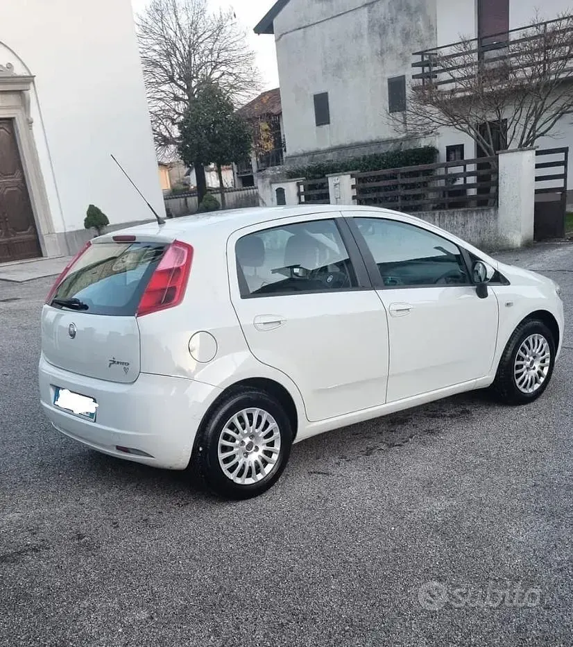 Usata Fiat Grande Punto 65 CV (47 kW) 2009 Bianco Utilitaria