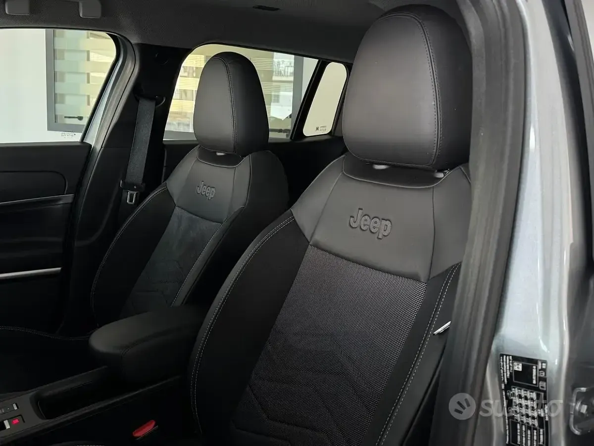 Usata Jeep Avenger Summit 101 CV (74 kW) 2025 Grigio SUV