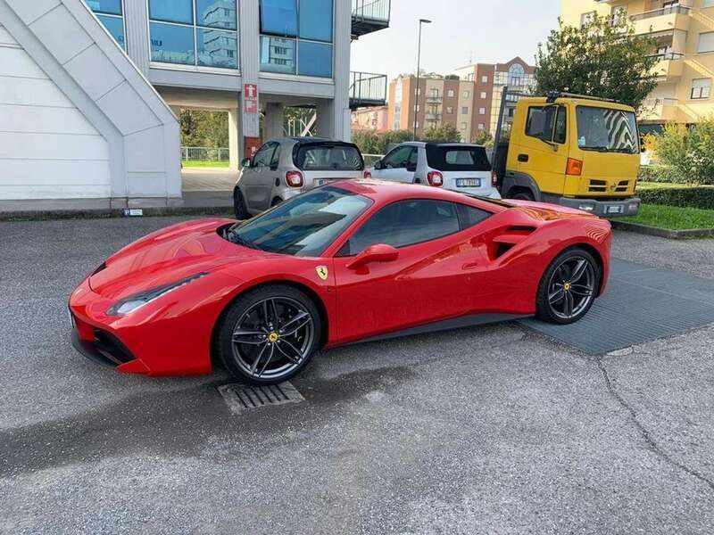 Usata Ferrari 488 670 CV (492 kW) 2016 Rosso Coupé