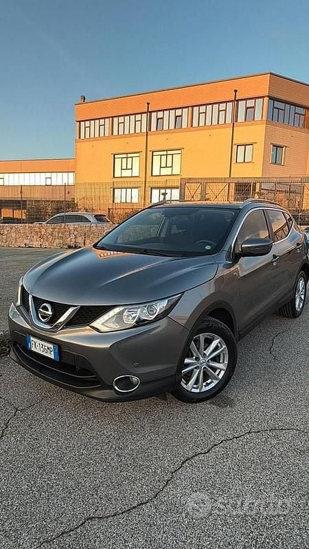 Usata Nissan Qashqai N-Connecta 131 CV (96 kW) 2017 Grigio SUV