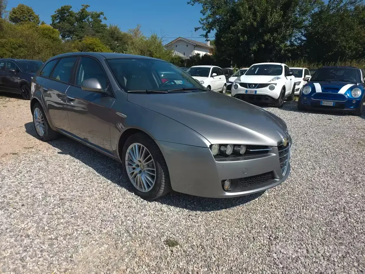 Usata Alfa Romeo 159 Distinctive 120 CV (88 kW) 2008 Grigio Station wagon