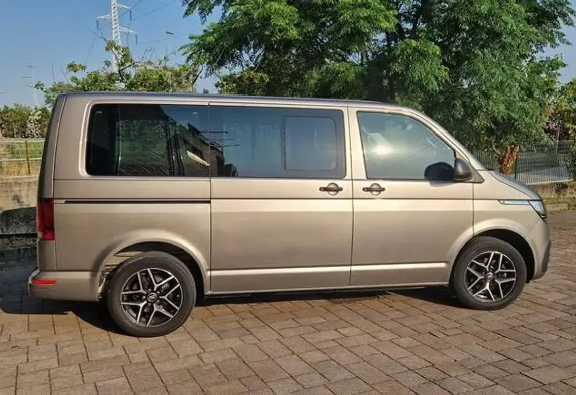 Usata VW Multivan Trendline 150 CV (110 kW) 2020 Grigio Monovolume