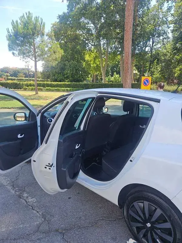 Usata Renault Clio II 75 CV (55 kW) 2011 Bianco Berlina