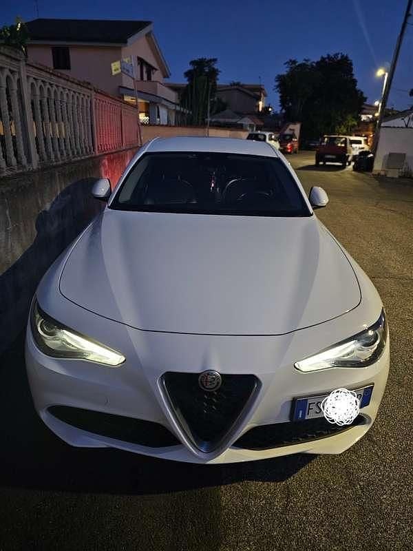 Usata Alfa Romeo Giulia Super 190 CV (139 kW) 2019 Bianco Berlina