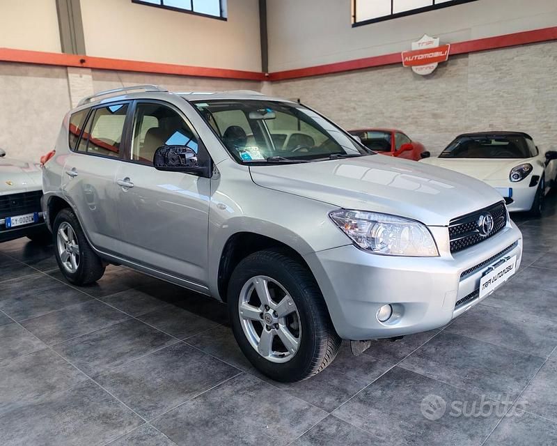 Usata Toyota RAV4 Luxury 136 CV (100 kW) 2006 Grigio SUV
