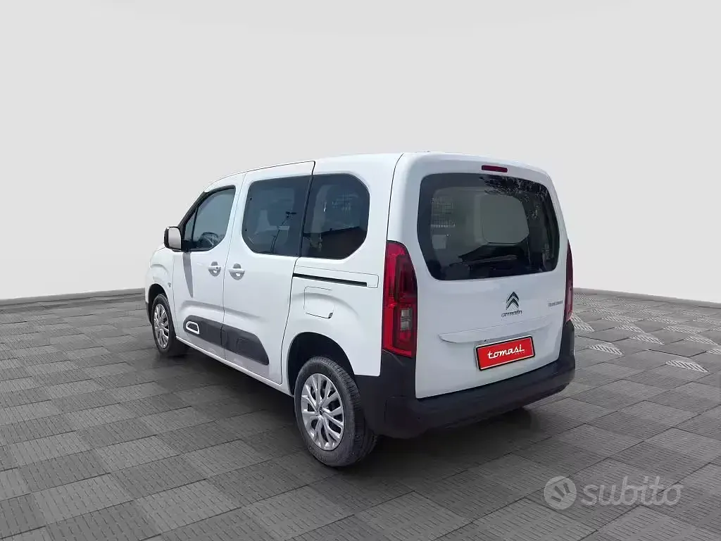 Usata Citroën Berlingo Start 131 CV (96 kW) 2023 Kaolin white Monovolume