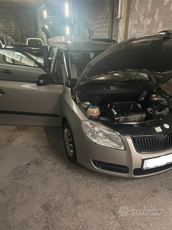 Usata Skoda Fabia 80 CV (58 kW) 2009 Marrone Berlina