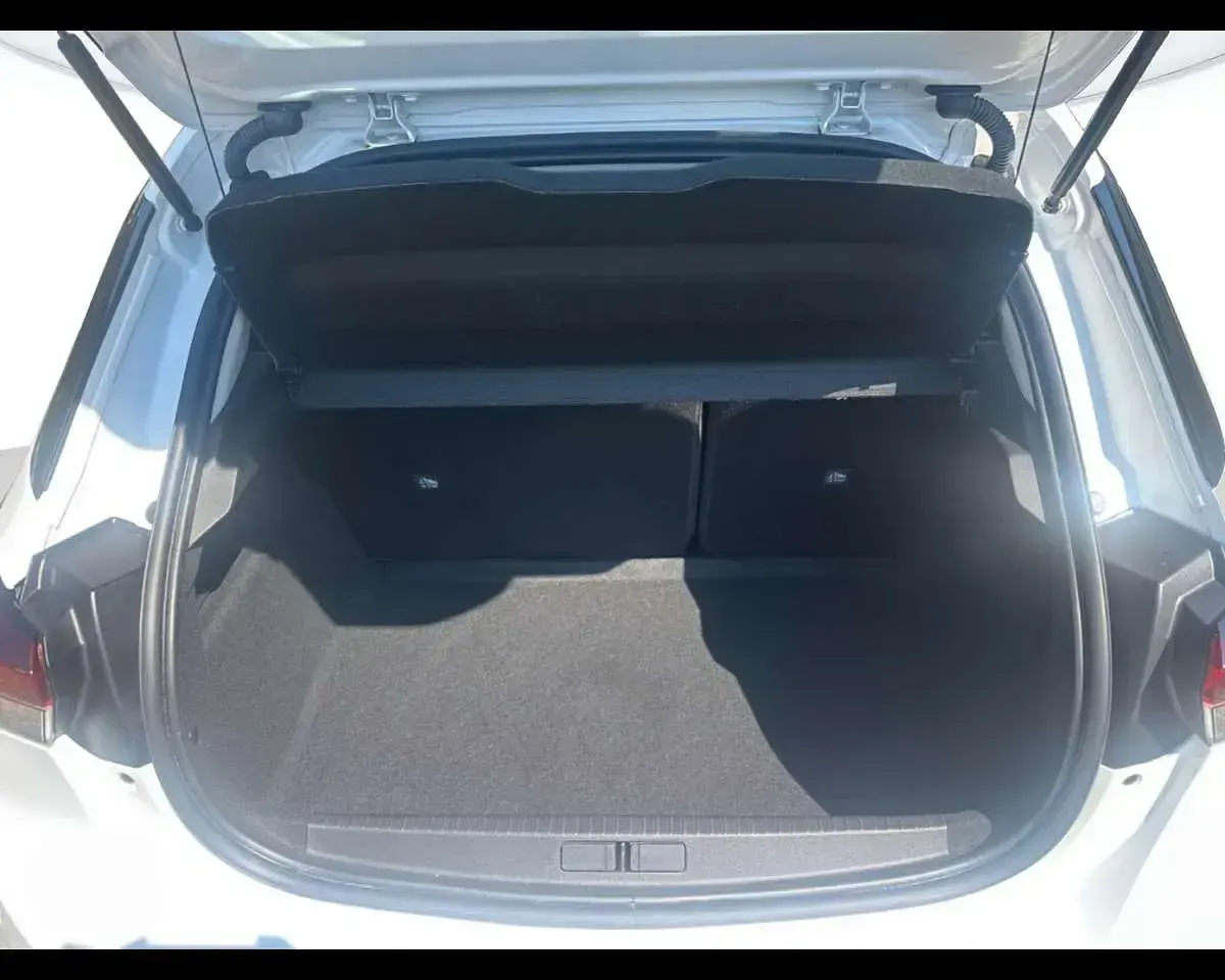 Usata Opel Corsa Elegance 101 CV (74 kW) 2023 Bianco Utilitaria