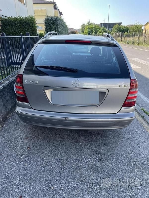Begagnad Mercedes C220 150 HK (110 kW) 2006 Grå Kombi