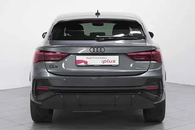 Usata Audi Q3 Sportback S-Line 193 CV (141 kW) 2025 Grigio SUV