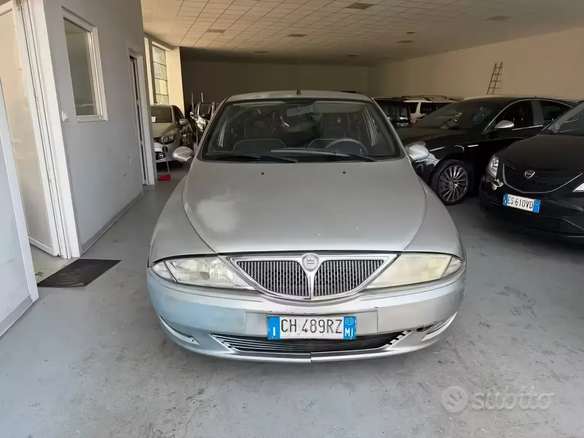 Usata Lancia Ypsilon 60 CV (44 kW) 2003 Grigio Utilitaria