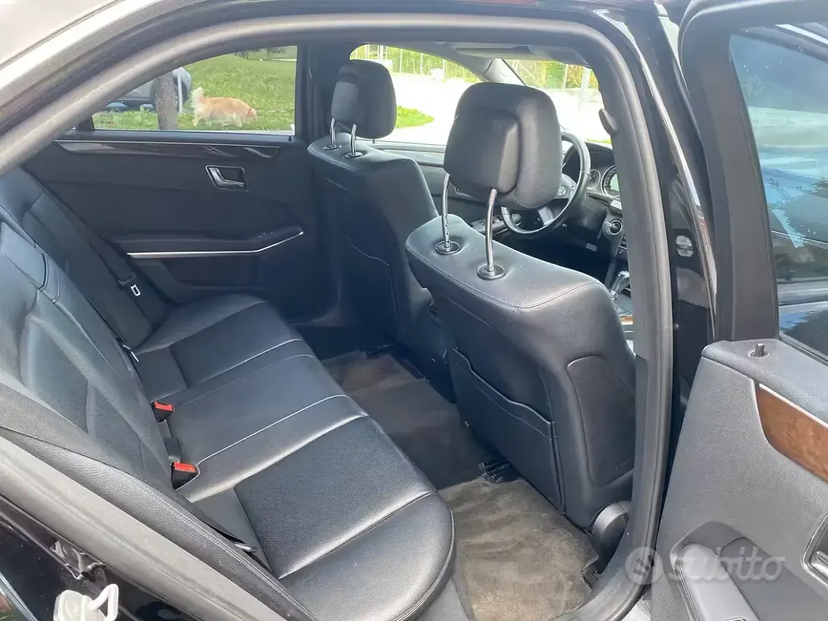 Usata Mercedes E200 136 CV (100 kW) 2011 Nero Berlina