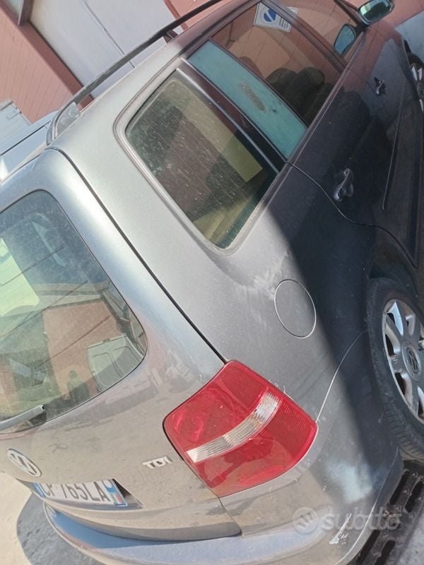 Usata VW Touran 2004 Grigio Monovolume