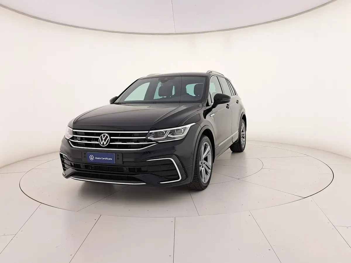 Usata VW Tiguan R-line 150 CV (110 kW) 2022 Deep black perlato SUV