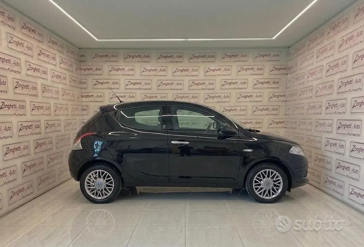 Usata Lancia Ypsilon 85 CV (62 kW) 2011 Nero Utilitaria