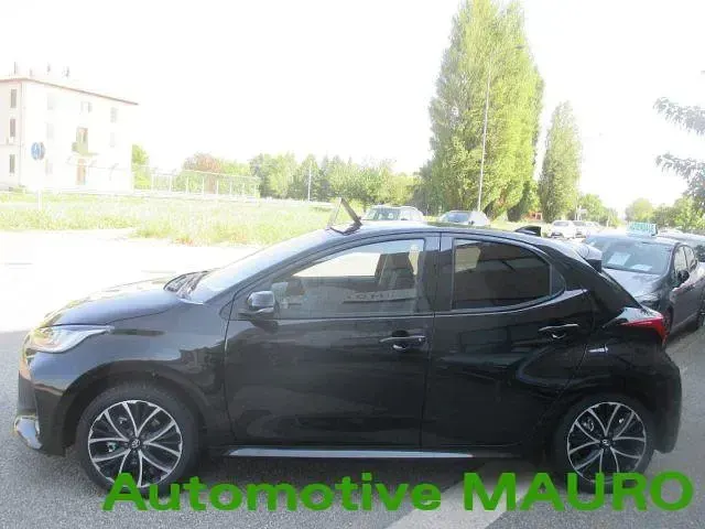 Nuova Toyota Yaris Hybrid 92 CV (67 kW) 2026 Nero Berlina