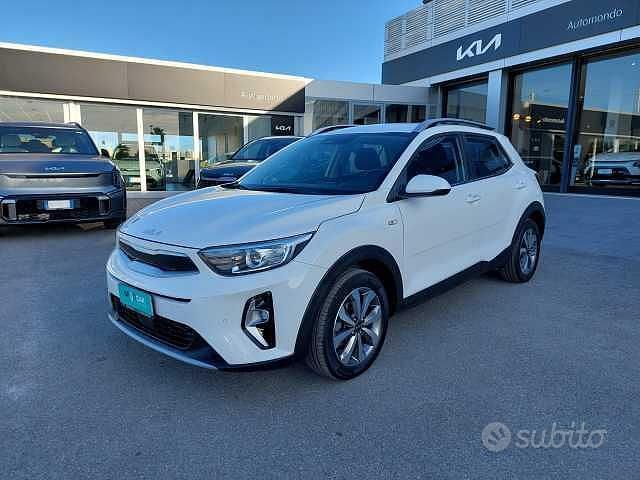 Usata Kia Stonic Style 83 CV (61 kW) 2022 Bianco SUV