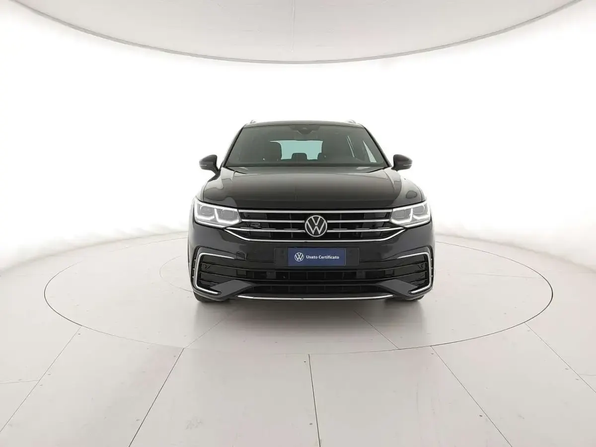 Usata VW Tiguan R-line 150 CV (110 kW) 2023 Deep black perlato SUV