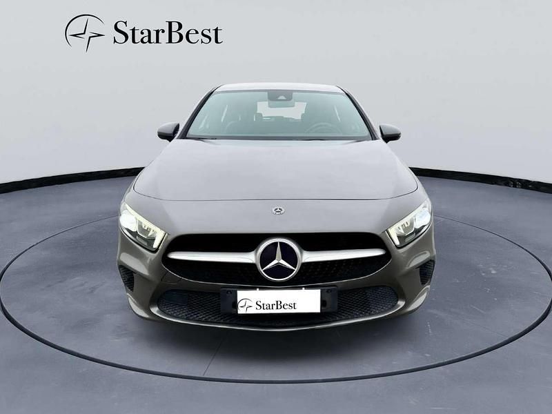 Usata Mercedes A180 Business 116 CV (85 kW) 2019 Grigio selenite
