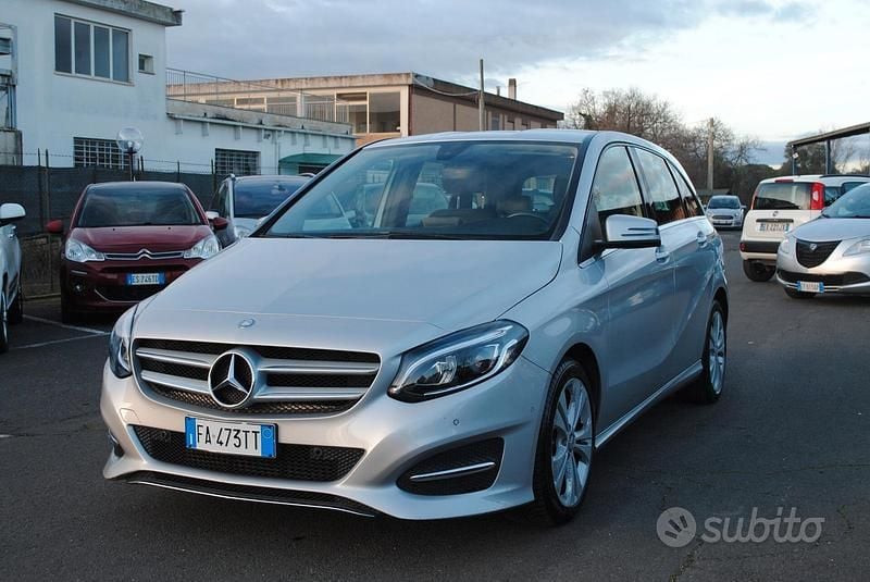 Grigio Usata 2015 Mercedes B180 Monovolume | 7500 € (Ottimo prezzo) - Immagine 1/4