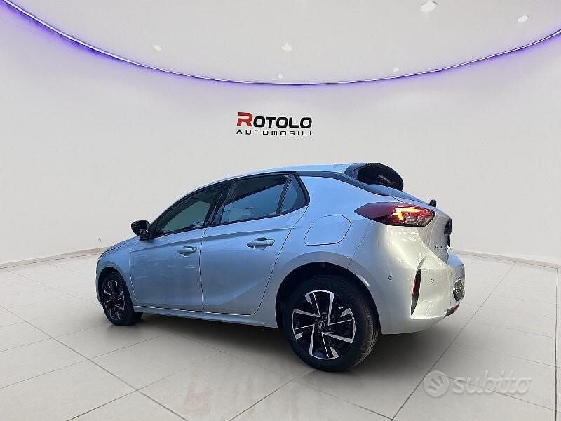 Usata Opel Corsa 101 CV (74 kW) 2025 Argento Utilitaria