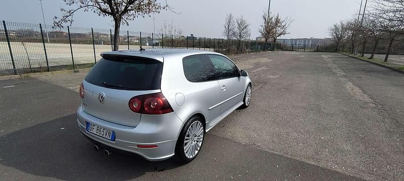Usata VW Golf V R 250 CV (183 kW) 2007 Argento Berlina