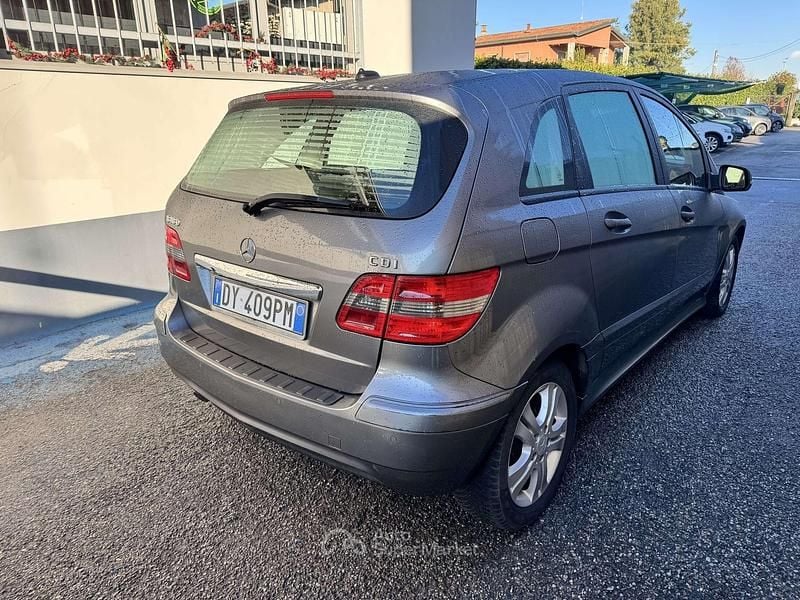 Usata Mercedes B180 Executive 109 CV (80 kW) 2009 Grigio Monovolume