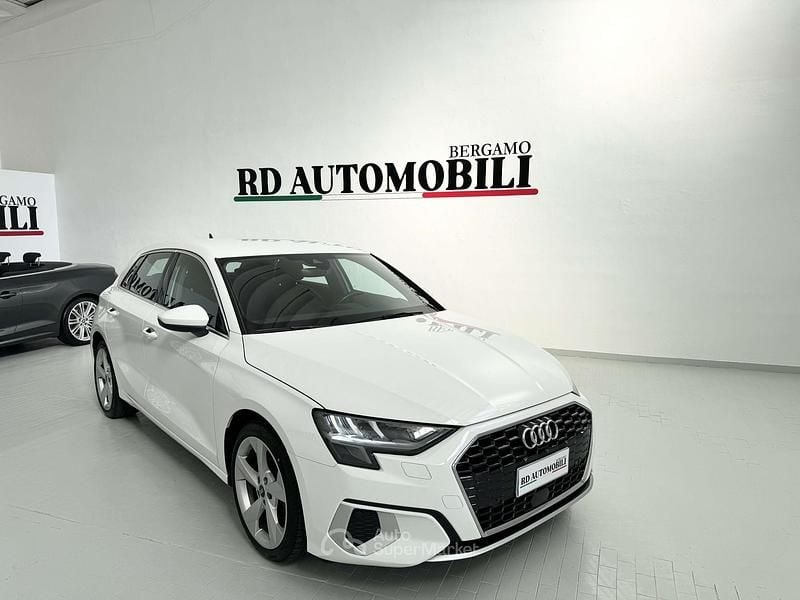 Bianco Usata 2022 Audi A3 Ambiente Tre volumi | 27.600 € (Buon prezzo) - Immagine 1/4